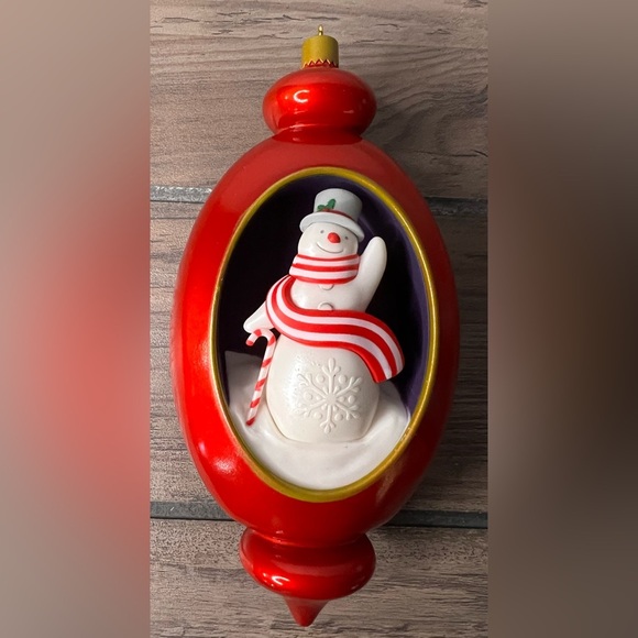 HALLMARK NEW 2022 LIMITED EDITION Christmas Ornament “TOP HAT SNOWMAN” SCENE - Picture 3 of 8
